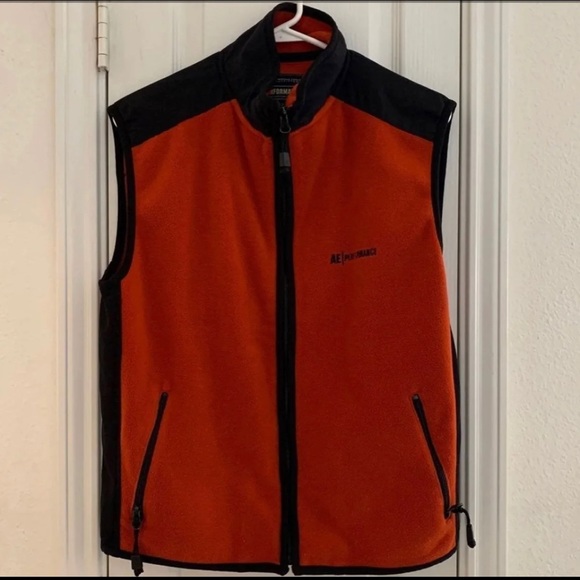 ✋AE American Eagle Men Performance Fleece Vest UT Football Texas Austin TX - Picture 1 of 4